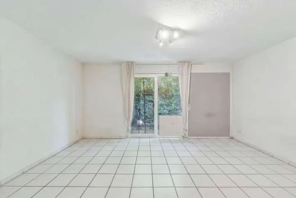 Immobilie in Kirchheim unter Teck - Attraktive Kapitalanlage – vermietete 1-Zimmer-Wohnung mit Terrasse & Tiefgaragenstellplatz - Bild 2