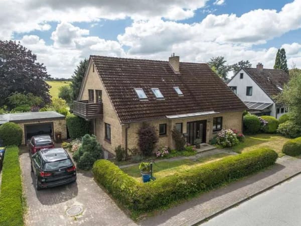 Immobilie in Neuwittenbek - Großzügiges Einfamilienhaus mit außergewöhnlichem Garten - Bild 1