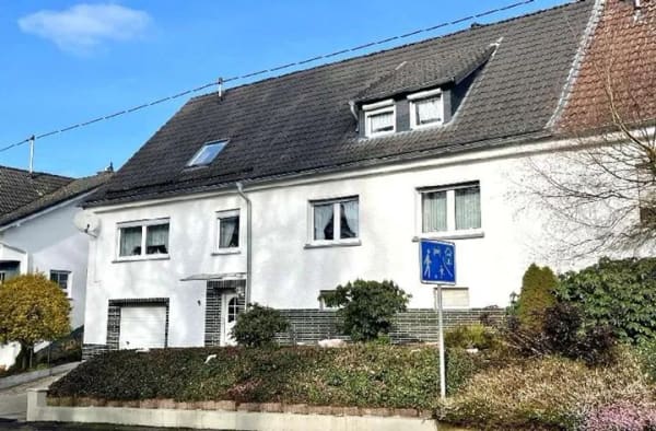 Immobilie in Niederelbert - Niederelbert, Wohnhaus mit großer Garage in herrlicher Ortsrandlage *VIRTUELLE 360° BESICHTIGUNG ... - Bild 0