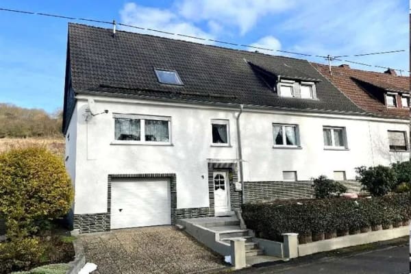Immobilie in Niederelbert - Niederelbert, Wohnhaus mit großer Garage in herrlicher Ortsrandlage *VIRTUELLE 360° BESICHTIGUNG ... - Bild 1