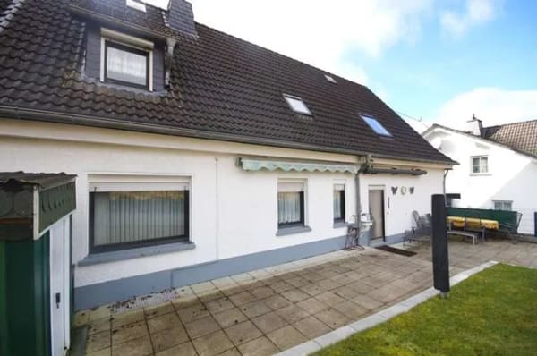 Immobilie in Niederelbert - Niederelbert, Wohnhaus mit großer Garage in herrlicher Ortsrandlage *VIRTUELLE 360° BESICHTIGUNG ... - Bild 2