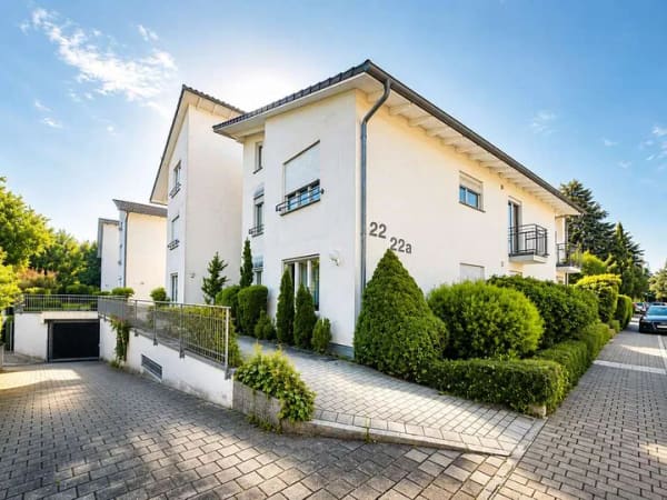 Immobilie in Hilzingen - 4-Zimmer-Wohnung mit Balkon  Keller & Tiefgarage – ruhige Lage in Hilzingen - Bodensee - Bild 0
