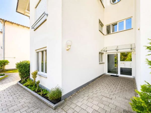 Immobilie in Hilzingen - 4-Zimmer-Wohnung mit Balkon  Keller & Tiefgarage – ruhige Lage in Hilzingen - Bodensee - Bild 1