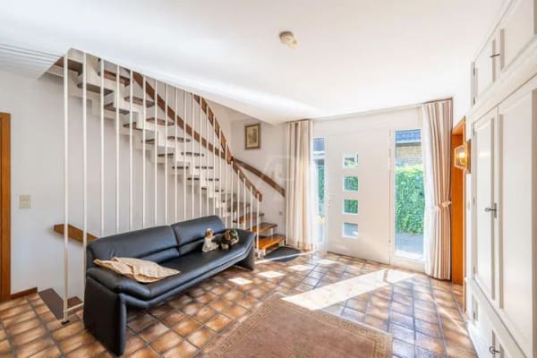 Immobilie in Rhede - Großzügigkeit trifft Privatsphäre – Einfamilienhaus mit Bürogebäude,Garten,Garage &Wellnesspotenzial - Bild 2