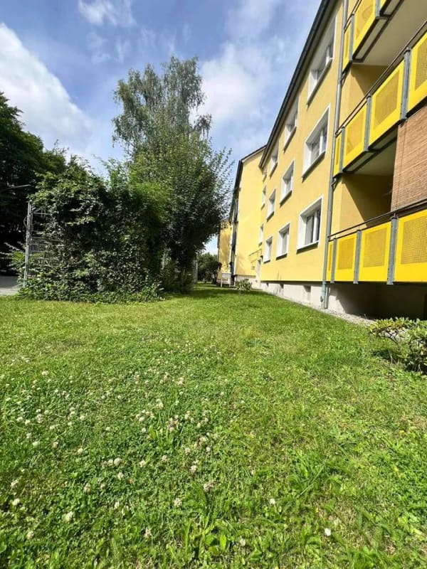 Immobilie in Hof - Renovierte 2 Zimmer-Mietwohnung mit Balkon, Badewanne, EBK.., - Bild 0