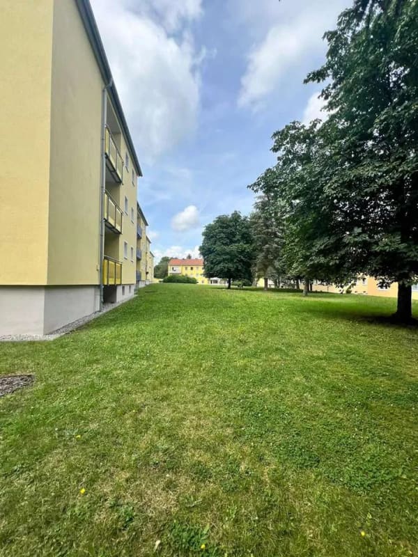 Immobilie in Hof - Renovierte 2 Zimmer-Mietwohnung mit Balkon, Badewanne, EBK.., - Bild 4