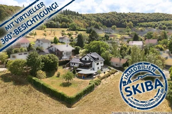 Immobilie in Adenau - Weitblick ins Grüne: Einfamilienhaus aus 2002 mit Einliegerwohnung bei Adenau - Bild 0