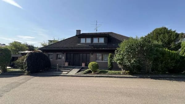Immobilie in Steinheim am Albuch - Einfamilienhaus verklinkert mit ELW und Garten in ruhiger Lage - Bild 0