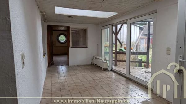 Immobilie in Temnitztal - Doppelhaushälfte mit Terrasse und Garage in ländlicher Lage von Küdow, sanierungsbedürftig - Bild 1