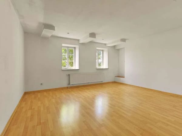 Immobilie in Leonberg - Mitten in der Leonberger Altstadt - 3-Zimmer-Wohnung im denkmalgeschützten Gebäude inkl. Stellplatz - Bild 0