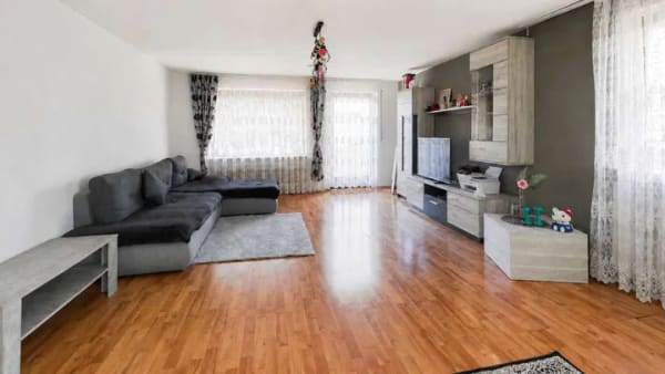 Immobilie in Bretzfeld - Viel Platz für Familien: großzügige Wohnung mit Balkon, Kellerraum und Garagenstellplatz - Bild 1