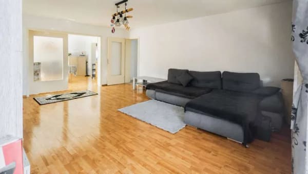 Immobilie in Bretzfeld - Viel Platz für Familien: großzügige Wohnung mit Balkon, Kellerraum und Garagenstellplatz - Bild 3