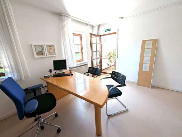 Immobilie in Dietenheim - Herrliche Räumlichkeiten * ehemalige Praxis ideal für Wohnungsumbau - Bild 3
