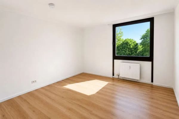Immobilie in Pöcking - PÖCKING: Stilvolle Etagenwohnung für Eigennutzer und Kapitalanleger - Bild 1
