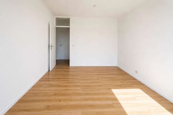 Immobilie in Pöcking - PÖCKING: Stilvolle Etagenwohnung für Eigennutzer und Kapitalanleger - Bild 2