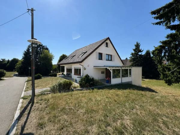 Immobilie in Fluorn-Winzeln - Ein Zuhause mit Möglichkeiten – Zweifamilienhaus auf großzügigem Grundstück direkt am Heimbach! - Bild 0