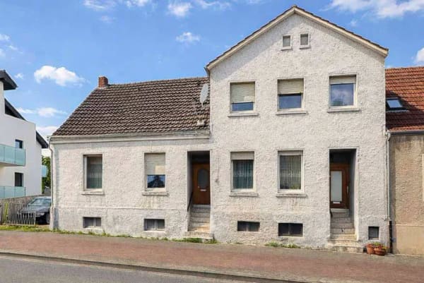 Immobilie in Beckum - Drei Wohnungen, großes Grundstück, viele Möglichkeiten - Dreifamilienhaus in zentraler Lage - Bild 0