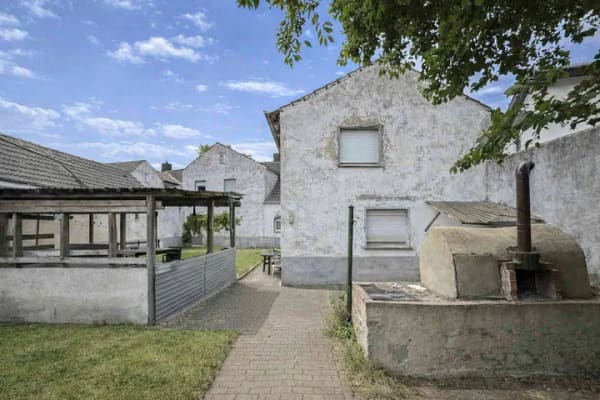 Immobilie in Beckum - Drei Wohnungen, großes Grundstück, viele Möglichkeiten - Dreifamilienhaus in zentraler Lage - Bild 1
