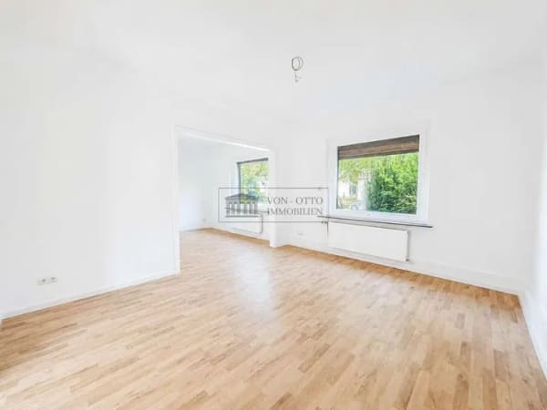 Immobilie in Ahrensburg - Modernisiert: Zweifamilienhaus in Ahrensburg - Bild 0