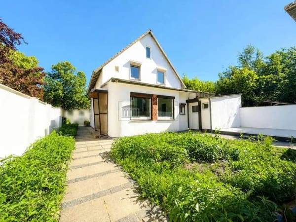 Immobilie in Ahrensburg - Modernisiert: Zweifamilienhaus in Ahrensburg - Bild 1