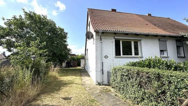 Immobilie in Zörbig - Viel Platz für Ihre Ideen - Doppelhaushälfte mit Nebengebäuden und Garten - Bild 0