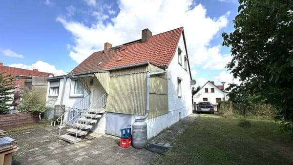 Immobilie in Zörbig - Viel Platz für Ihre Ideen - Doppelhaushälfte mit Nebengebäuden und Garten - Bild 1
