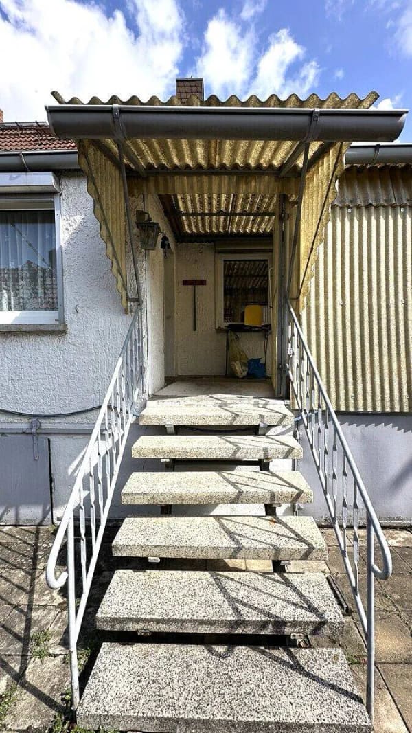 Immobilie in Zörbig - Viel Platz für Ihre Ideen - Doppelhaushälfte mit Nebengebäuden und Garten - Bild 3