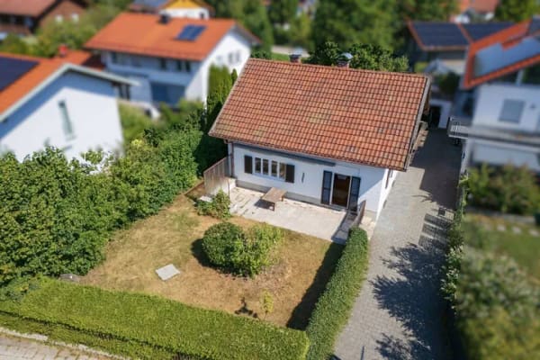 Immobilie in Oberhaching - Einfamilienhaus mit großem Grundstück und Entwicklungspotenzial - Bild 1