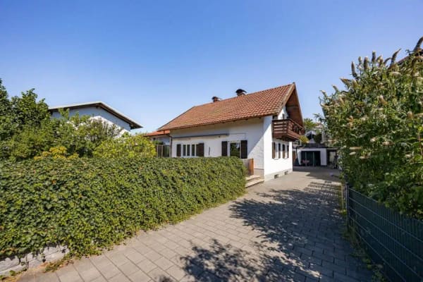 Immobilie in Oberhaching - Einfamilienhaus mit großem Grundstück und Entwicklungspotenzial - Bild 2