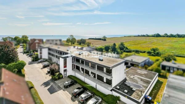 Immobilie in Brodersby - Feriengefühl mit Weitblick - zwei Zimmer, Balkon, Gemeinschaftspool und Sauna - Bild 1