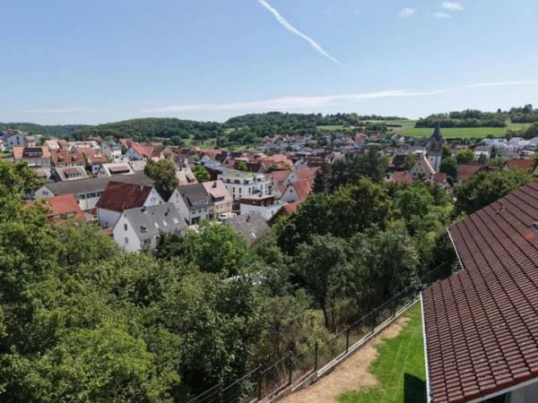 Immobilie in Gechingen - Über den Dächern von Gechingen - traumhafter Weitblick inklusive! - Bild 1