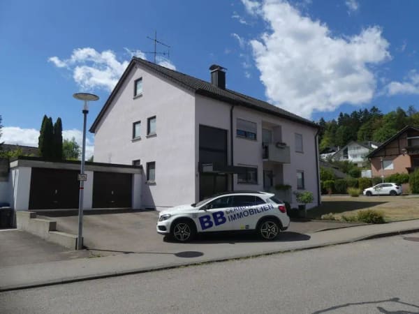 Immobilie in Gammertingen - Familienoase als sonniges Zweifamilienhaus mit großem Garten und Doppelgarage in Gammertingen. - Bild 0