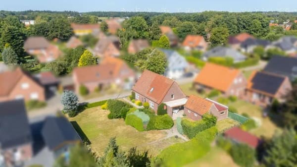 Immobilie in Hage - Einfamilienhaus mit Potenzial in zentraler Lage von Hage - Bild 0