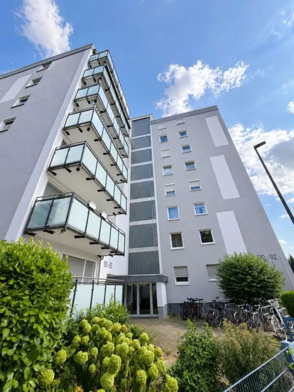 Immobilie in Steinbach - Renovieren & selbst gestalten | 2,5 Zimmer | großer Balkon | Aufzug | 68 m² - Bild 0