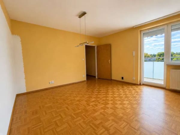 Immobilie in Steinbach - Renovieren & selbst gestalten | 2,5 Zimmer | großer Balkon | Aufzug | 68 m² - Bild 1