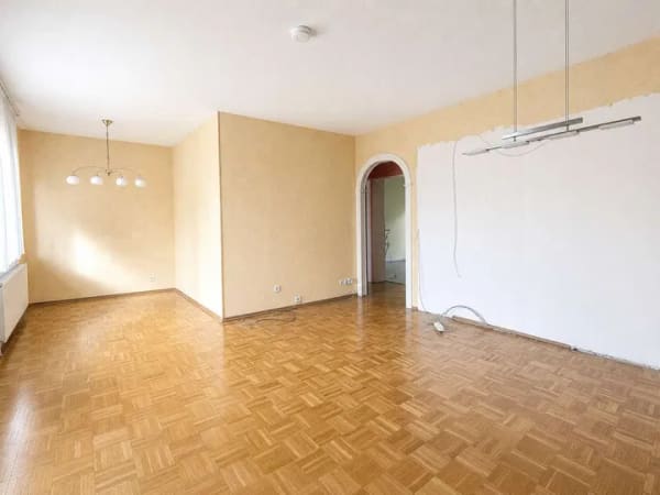 Immobilie in Steinbach - Renovieren & selbst gestalten | 2,5 Zimmer | großer Balkon | Aufzug | 68 m² - Bild 3