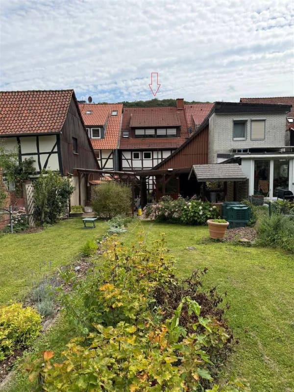 Immobilie in Bad Salzdetfurth - Wohn- und Geschäftshaus mit zwei Wohnungen, Nebengebäude und großem Garten. - Bild 0
