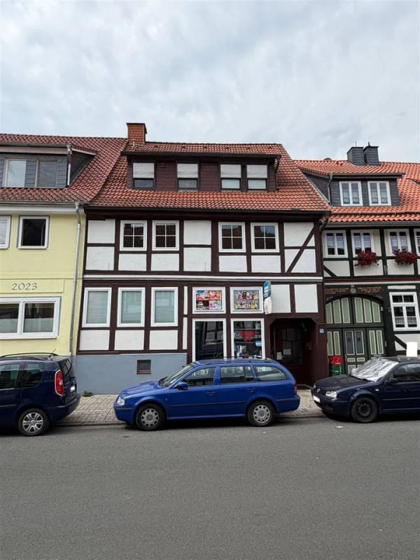 Immobilie in Bad Salzdetfurth - Wohn- und Geschäftshaus mit zwei Wohnungen, Nebengebäude und großem Garten. - Bild 3