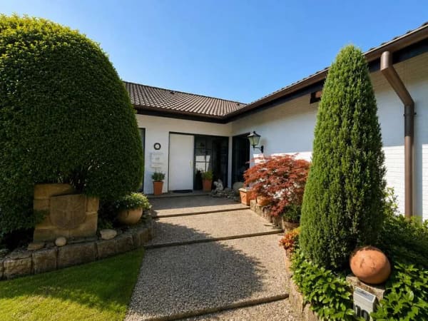 Immobilie in Warendorf - Großzügiger Eckbungalow mit vielseitigen Nutzungsmöglichkeiten - Bild 2