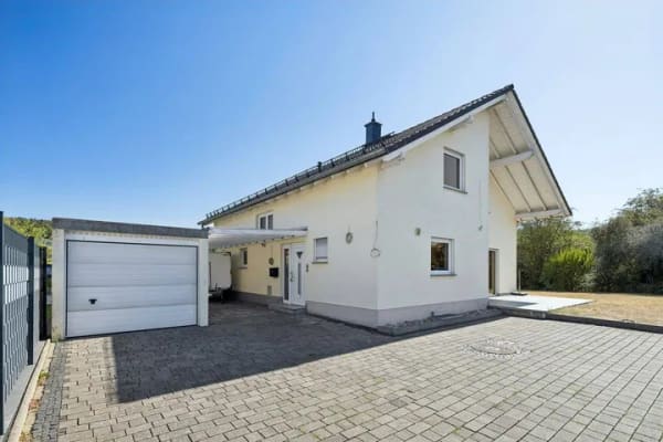 Immobilie in Ehringshausen - Moderne Immobilie mit großem Platzangebot - Bild 0
