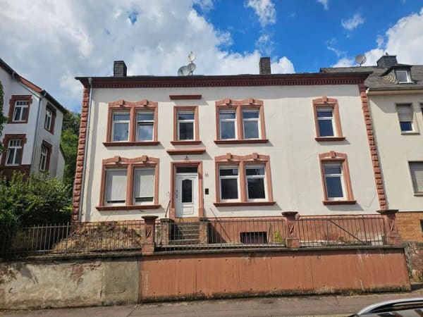 Immobilie in Merzkirchen - Investitionsobjekt in Saarburg mit 5 Wohneinheiten in bester Lage - Bild 0