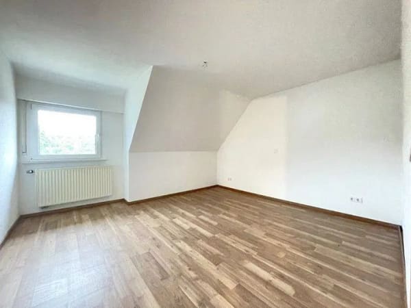 Immobilie in Hartenstein - 3 Wohnungen, 2 davon saniert & alle frei: Vielseitiges 3-Familienhaus in idyllischer Lage von Velden - Bild 1