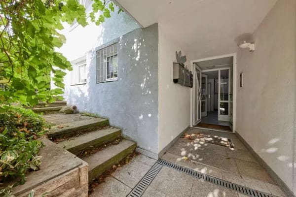 Immobilie in Wolfschlugen - Schönes 3 Familienhaus (ca. 236m²)- renoviert, in guter Lage von Wolfschlugen - Bild 2