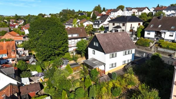 Immobilie in Nidderau - Großzügiges Einfamilienhaus mit Einliegerwohnung – viel Platz für individuelle Wohnkonzepte - Bild 1