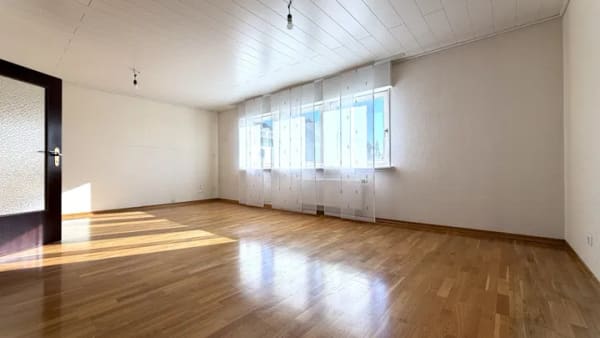 Immobilie in Nidderau - Großzügiges Einfamilienhaus mit Einliegerwohnung – viel Platz für individuelle Wohnkonzepte - Bild 2