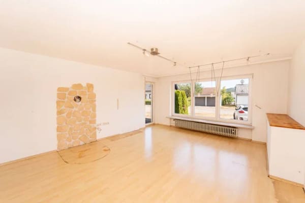 Immobilie in Albbruck - modernisierte EG-Wohnung in 2-Familienhaus - 4 Zimmer, Gartengrundstück, Speicher und Doppelgarage - Bild 0