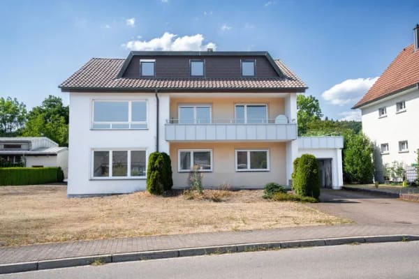 Immobilie in Albbruck - modernisierte EG-Wohnung in 2-Familienhaus - 4 Zimmer, Gartengrundstück, Speicher und Doppelgarage - Bild 1