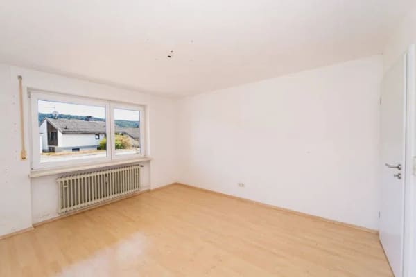 Immobilie in Albbruck - modernisierte EG-Wohnung in 2-Familienhaus - 4 Zimmer, Gartengrundstück, Speicher und Doppelgarage - Bild 4