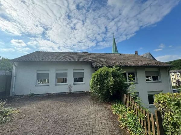 Immobilie in Ennepetal - Viel Platz für die gesamte Familie im Eigenheim! Einfamilienhaus mit Carport in Ennepetal - Bild 0