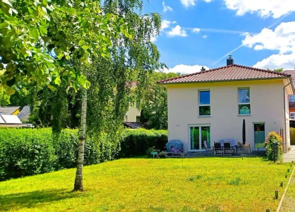 Immobilie in Rüdersdorf bei Berlin - Vermietetes Einfamilienhaus im italienischen Stil in ruhiger Wohnlage - Bild 0